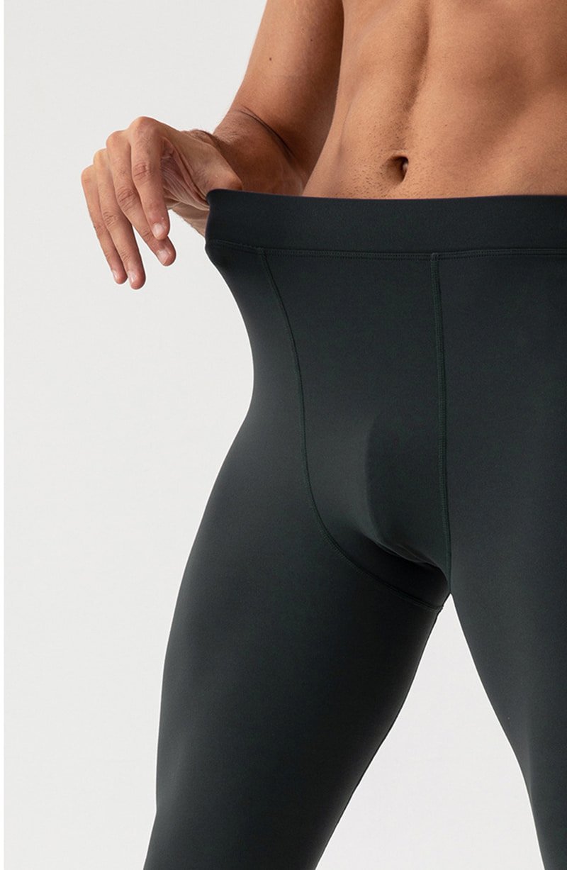 Custom Breathable Nude-Feel Men's Fitness Yoga Tights N31342 10 Flatlock stitching detail on dynamic men's nude-feel yoga tights