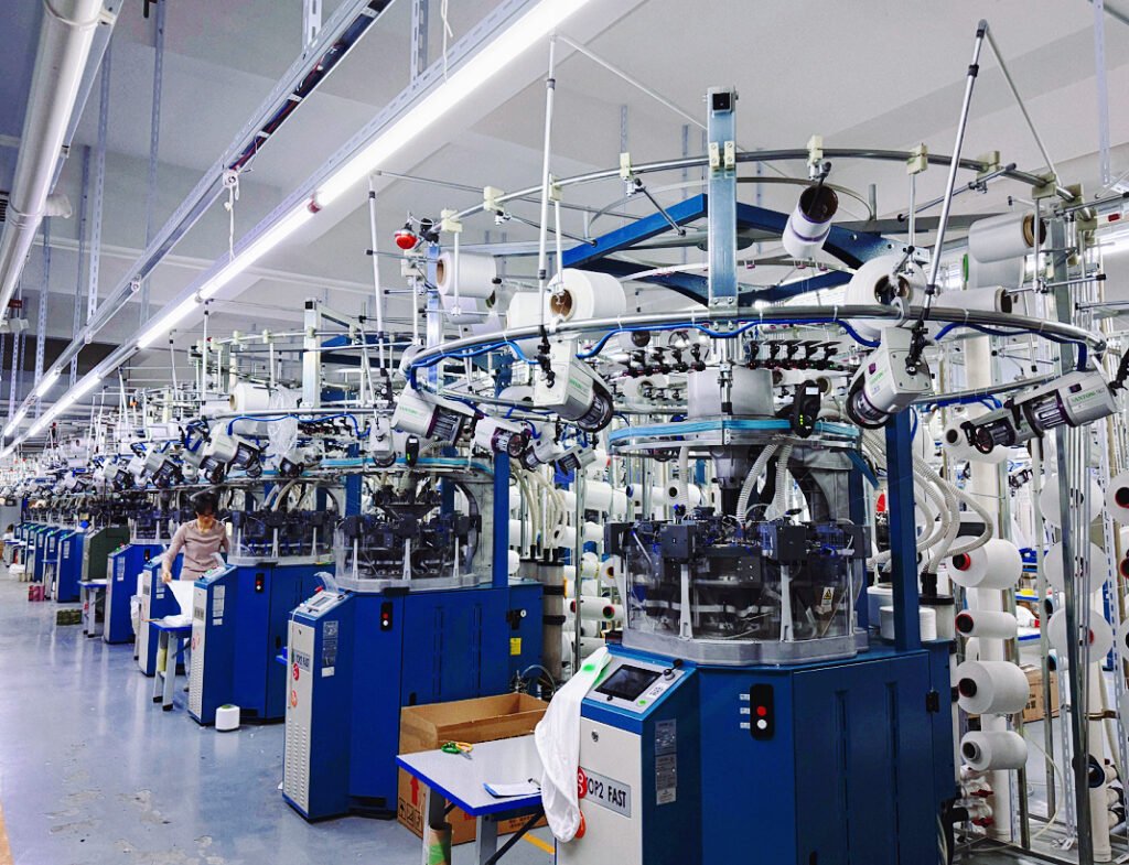 Seamless vs. Cut-and-Sew Yoga Wear: Which is Right for Your Brand? 1 nawxe yoga wear factory