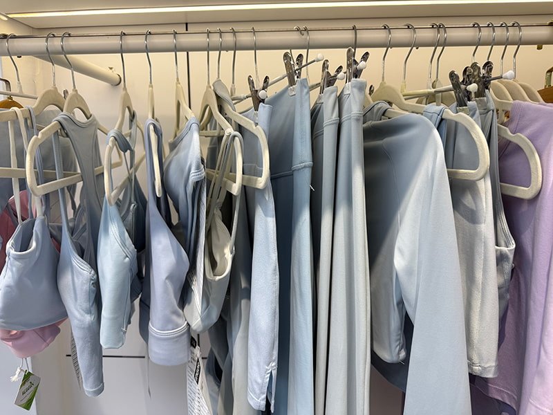 custom low MOQ seamless sportswear samples